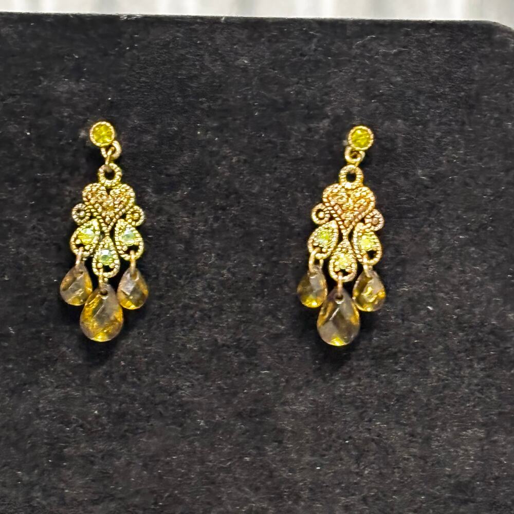 Vintage Chandelier Earrings Red Crystal Dangle Ornate Filigree Pierced - Picture 5 of 8